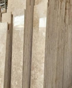 سنگ تراورتن حاجی‌ آباد ممتاز ابر و بادی